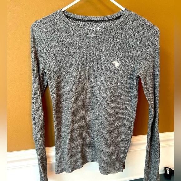 Abercrombie Kids Grey Ribbed Girls Long Sleeve Crew Neck Top Size 15/16 - Picture 1 of 3